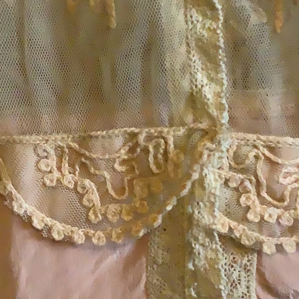 Snak Embroidered top. - Picture 3 of 6
